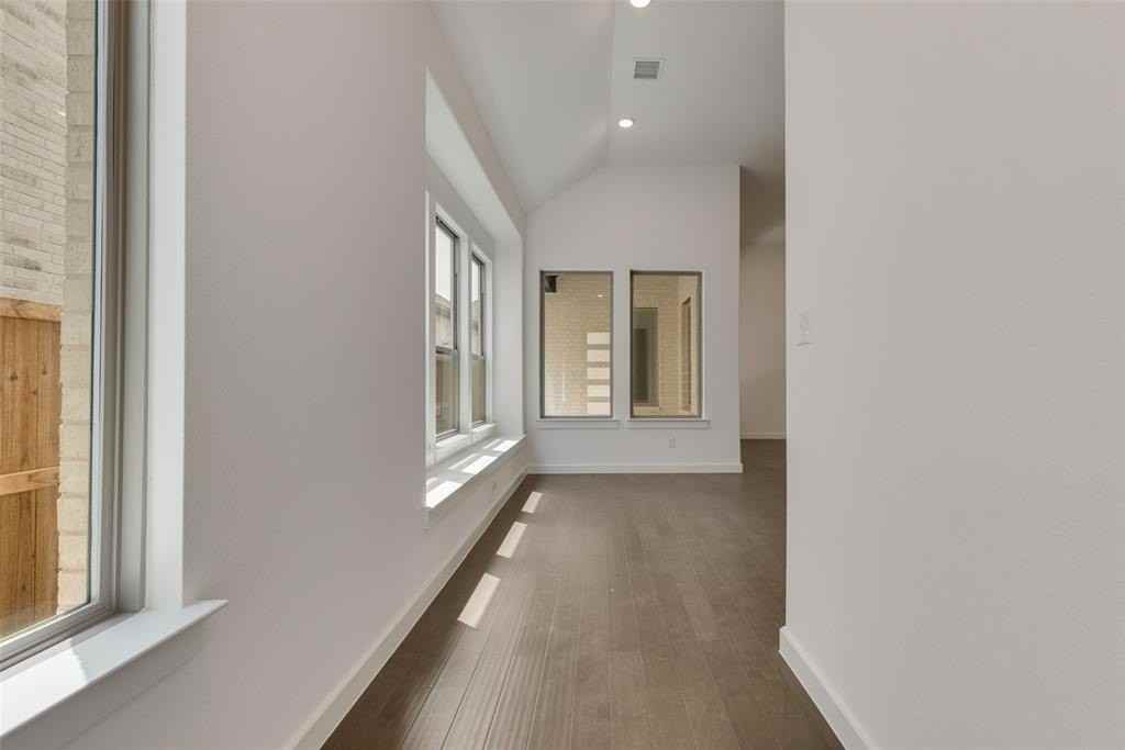 635 Caprice Blf - Photo 5 of 34