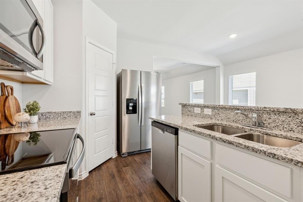 917 Rocket Plane Dr - Photo 3 of 27