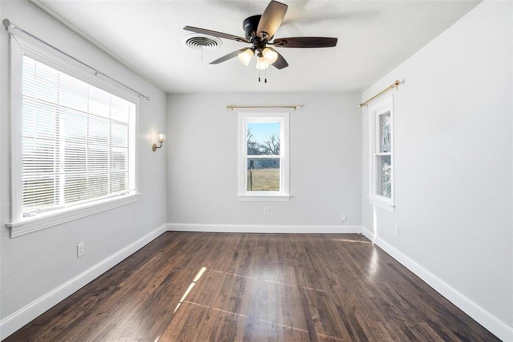 5801 Posey Ln - Photo 3 of 16