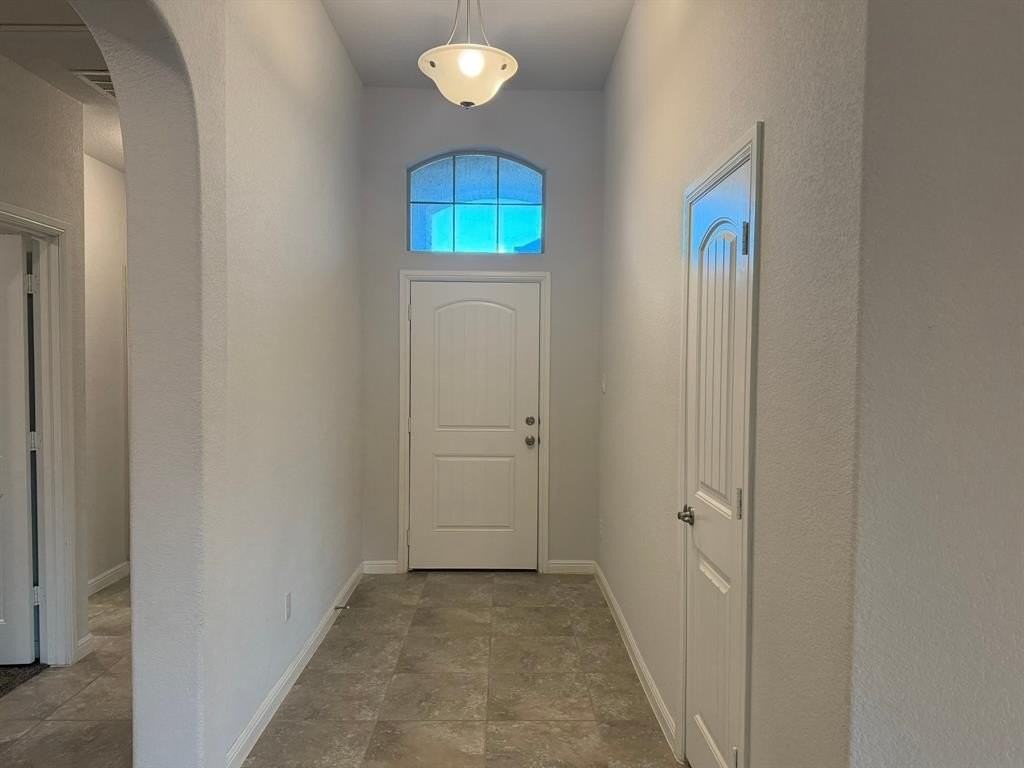 1112 Genola Dr - Photo 2 of 18