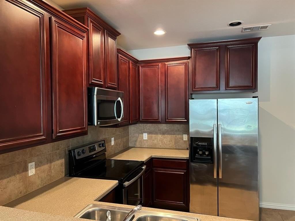 3060 Peyton Brook Dr - Photo 2 of 17