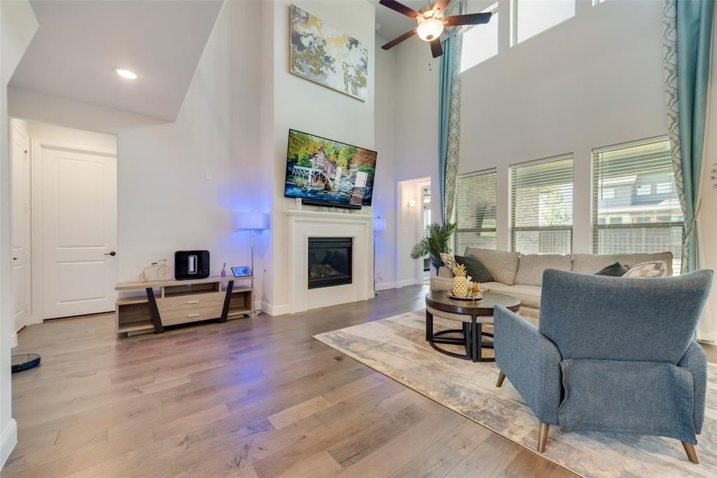 2823 Silverleaf Dr - Photo 3 of 19