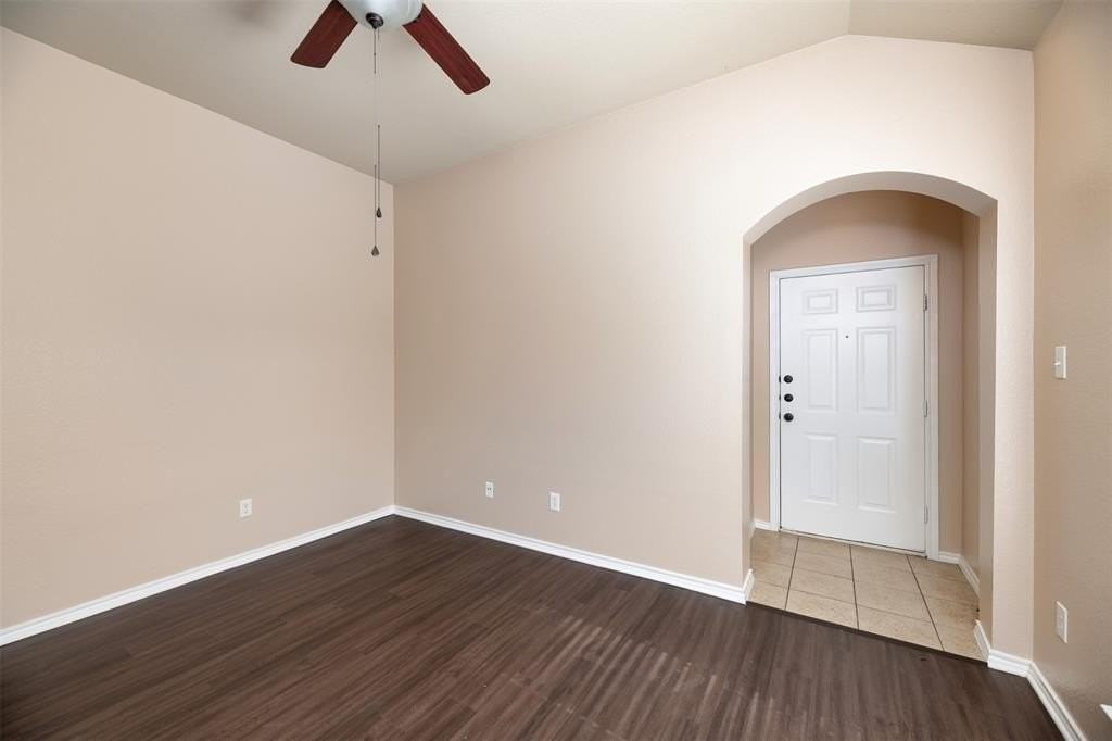 2509 Wood River Pkwy - Photo 3 of 32