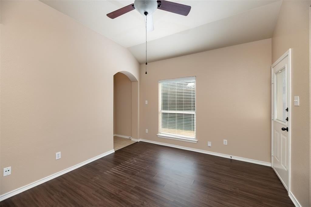 2509 Wood River Pkwy - Photo 4 of 32