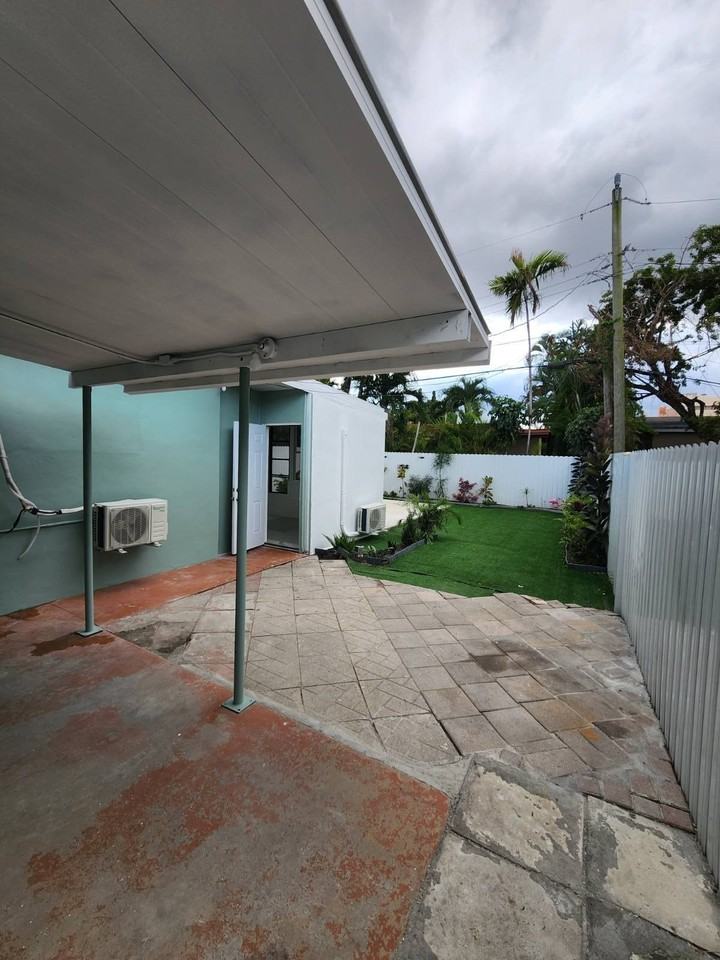 4100 Nw 5th St #2 - Photo 2 of 8