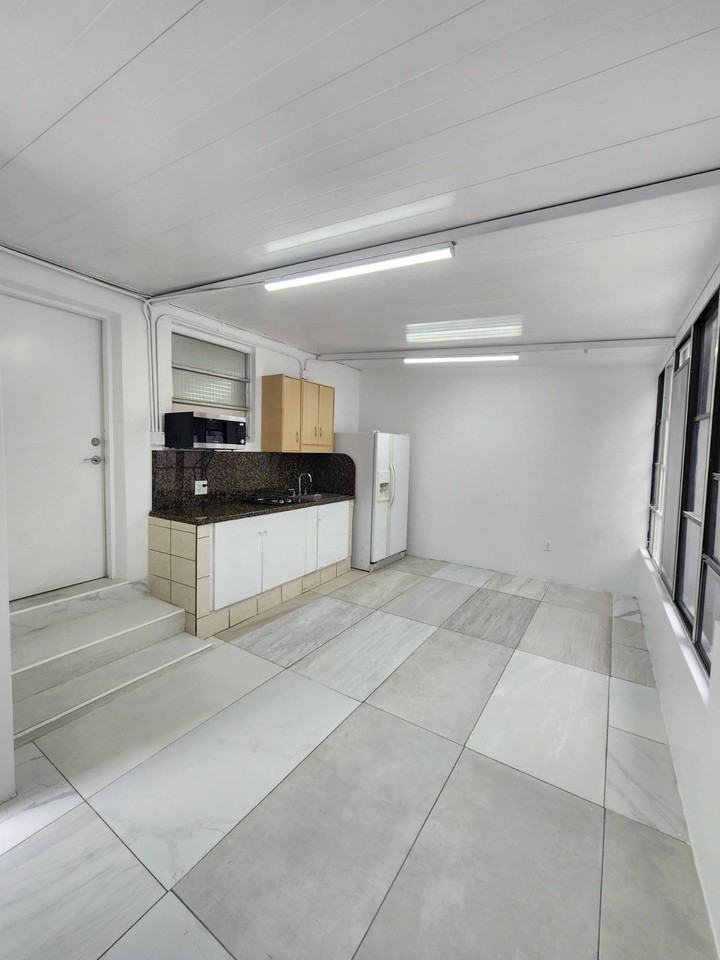 4100 Nw 5th St #2 - Photo 3 of 8