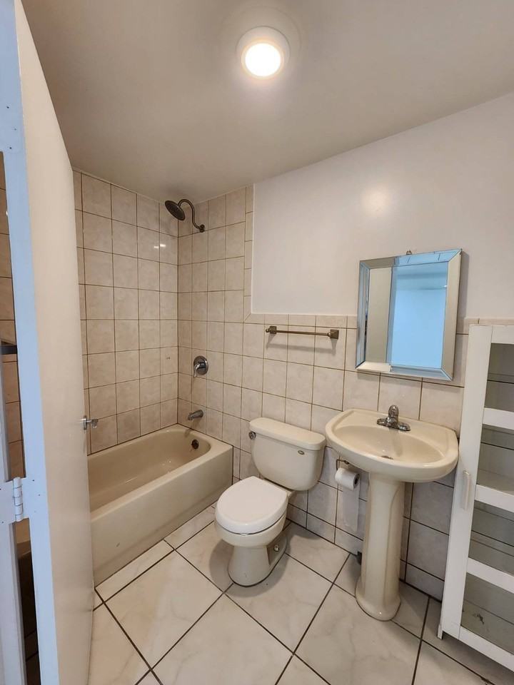 4100 Nw 5th St #2 - Photo 5 of 8