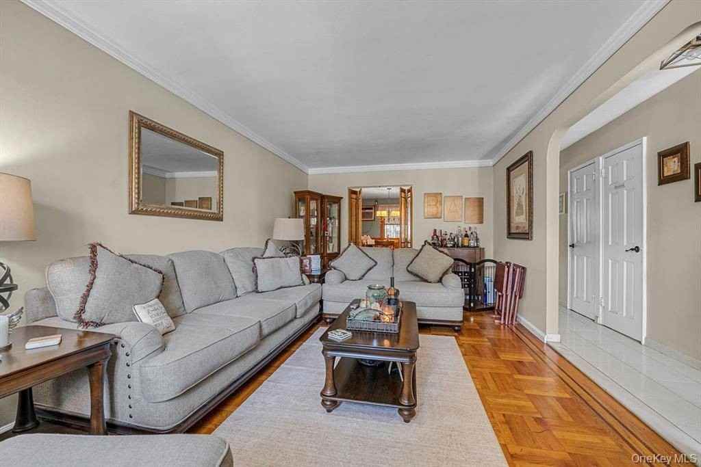 2433 Young Ave - Photo 2 of 17