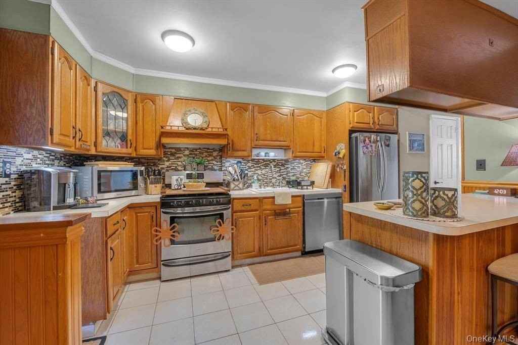 2433 Young Ave - Photo 3 of 17