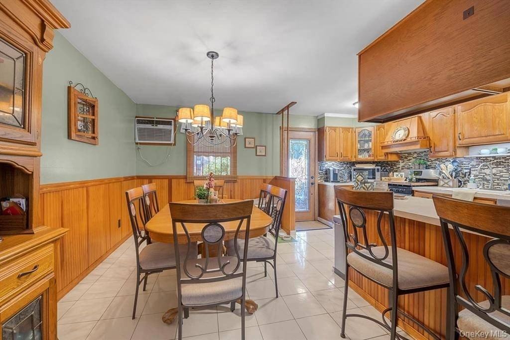 2433 Young Ave - Photo 5 of 17