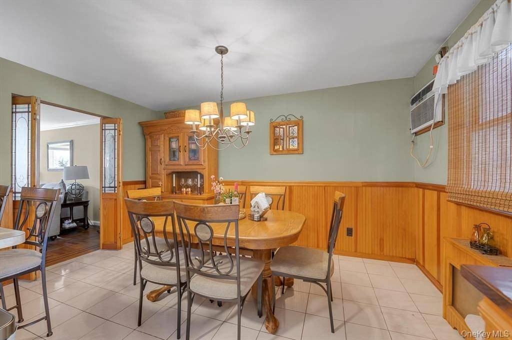 2433 Young Ave - Photo 6 of 17