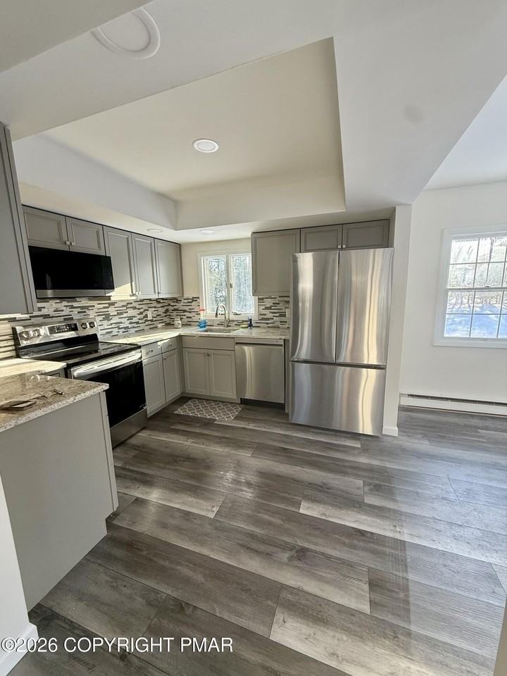 204 Dorothy Dr - Photo 4 of 15