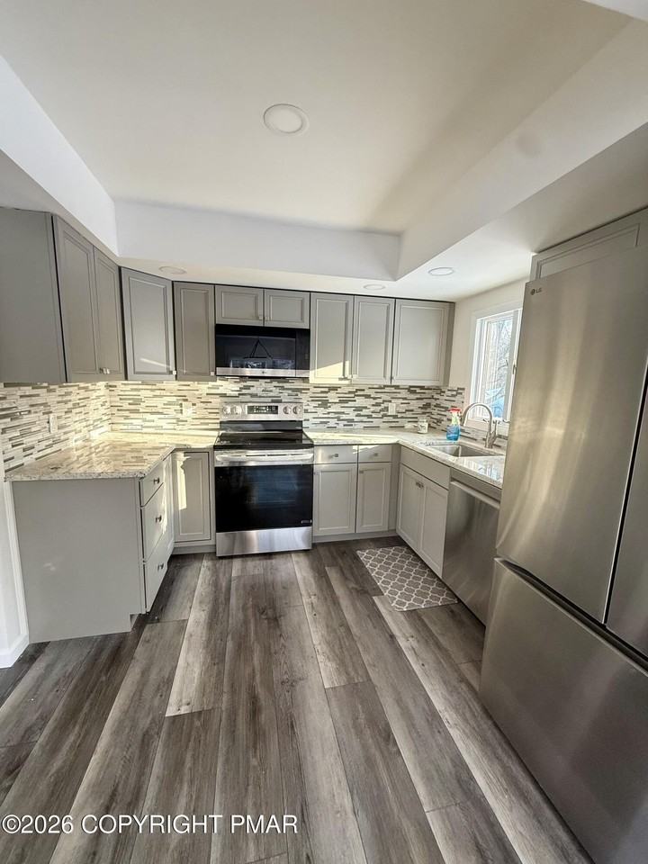 204 Dorothy Dr - Photo 5 of 15