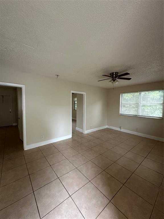 728 Nw 4th Ave #4 - Photo 3 of 7