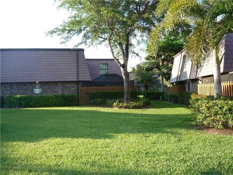 7539 Courtyard Run E - Photo 3 of 3