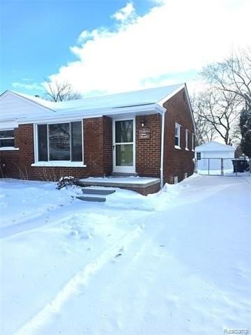 28085 N Clements Cir - Photo 2 of 11