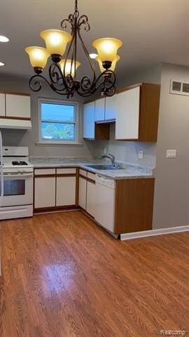 2824 Roundtree Dr - Photo 3 of 41