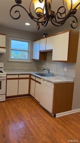 2824 Roundtree Dr - Photo 4 of 41