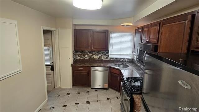 23850 Rosewood St - Photo 5 of 31