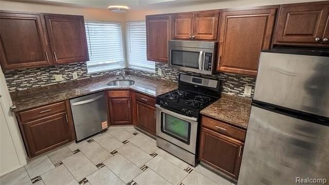 23850 Rosewood St - Photo 6 of 31