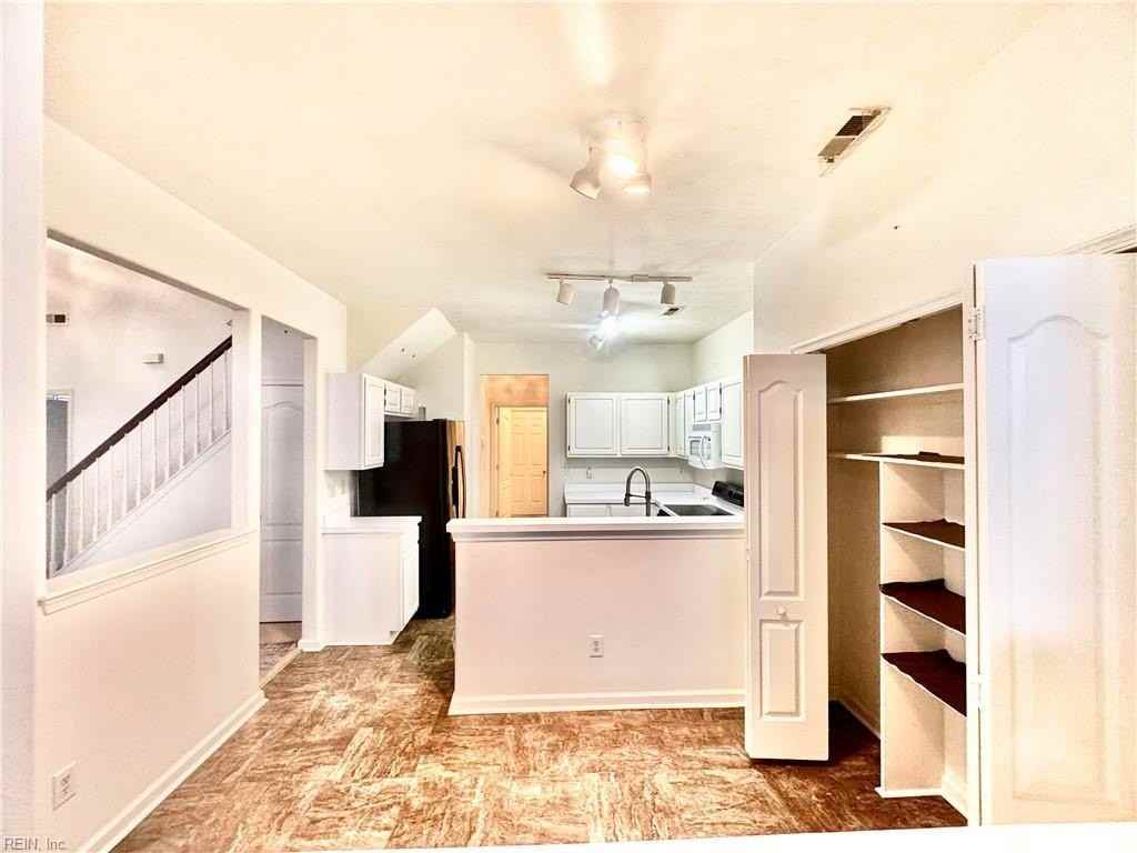 2027 Augusta Ct - Photo 6 of 39