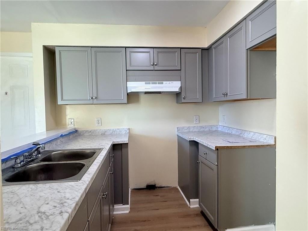 97 28th St #E - Photo 5 of 13