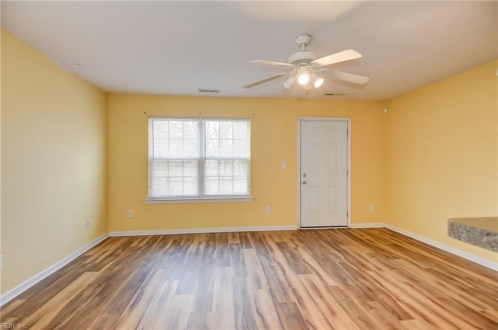 1102 Porter St - Photo 5 of 38