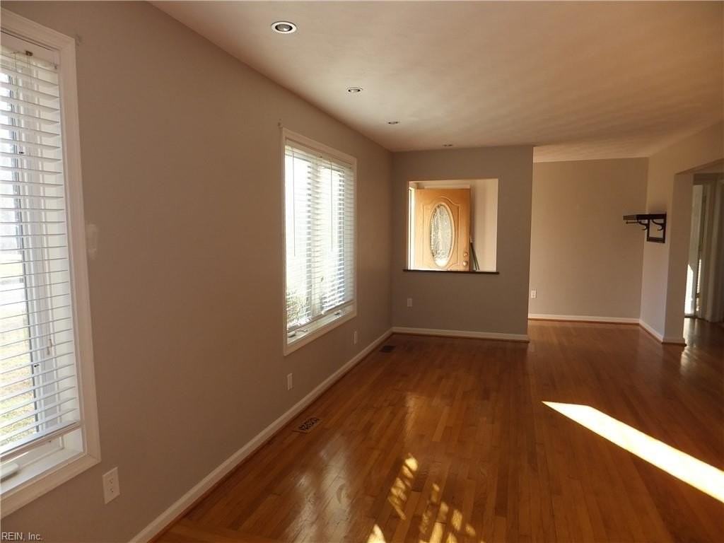 4420 Clyde St - Photo 5 of 46