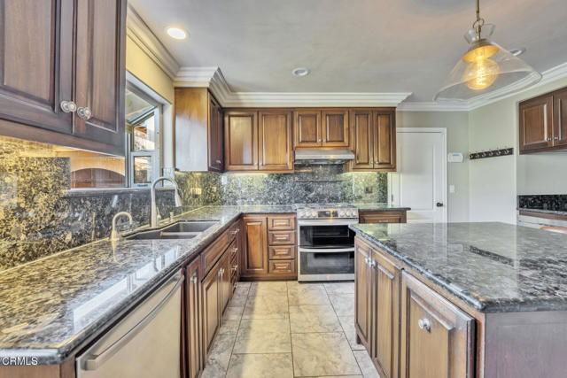 23363 Erwin St - Photo 4 of 8