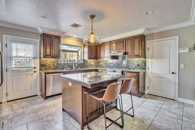 23363 Erwin St - Photo 5 of 8