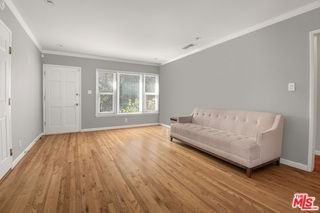 6218 Balcom Ave - Photo 5 of 8