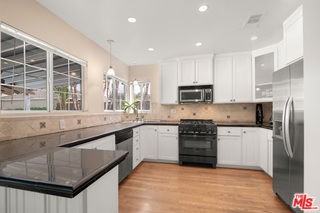 6218 Balcom Ave - Photo 6 of 8