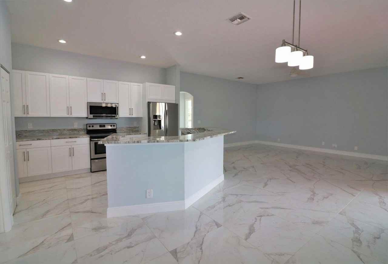 17547 32nd Ln N - Photo 3 of 13