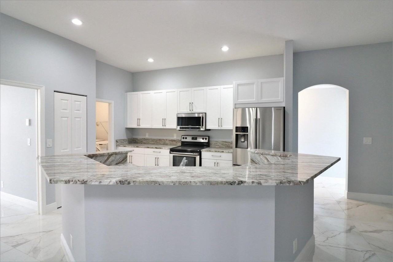 17547 32nd Ln N - Photo 4 of 13