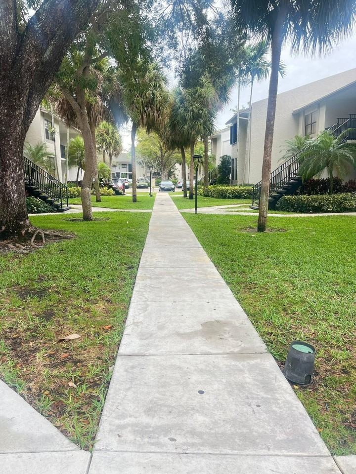 1252 S Military Trl #1411 - Photo 2 of 7