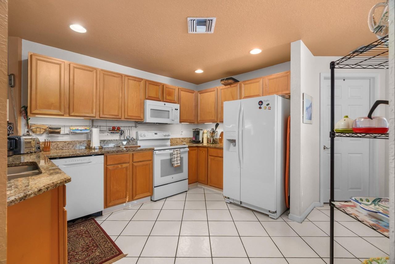 5260 Grande Palm Cir - Photo 6 of 50