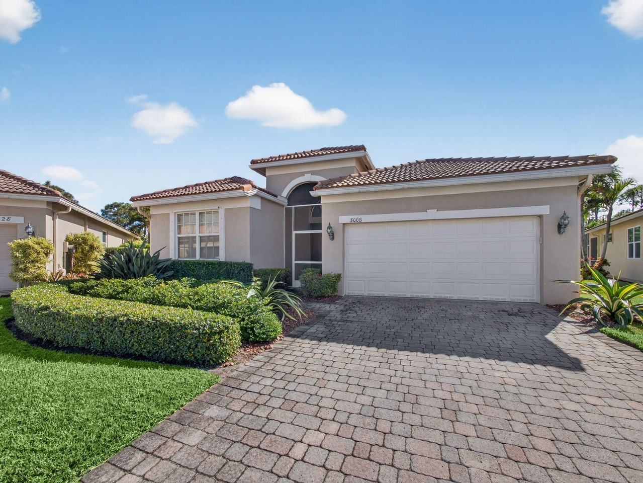 3008 Se Racoon Way - Photo 2 of 32