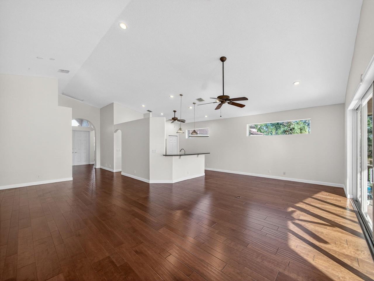 3008 Se Racoon Way - Photo 7 of 32