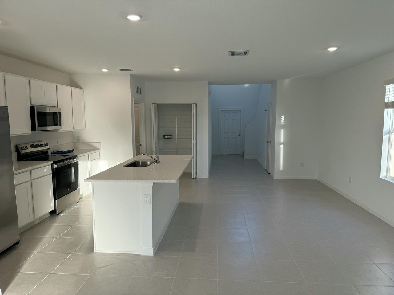 Nw Sweetwood Dr - Photo 6 of 29