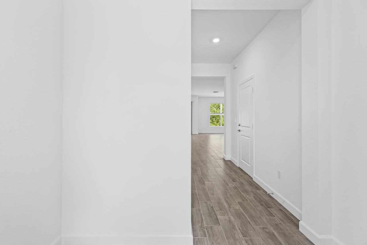 4250 Lagoon Shore Dr - Photo 4 of 33