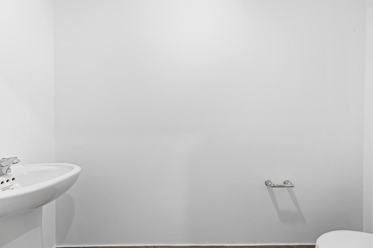 4250 Lagoon Shore Dr - Photo 5 of 33