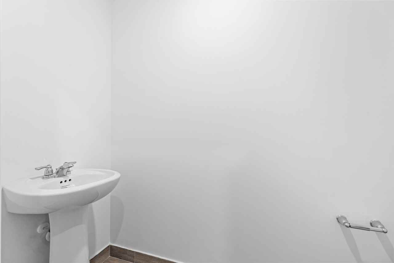 4250 Lagoon Shore Dr - Photo 6 of 33