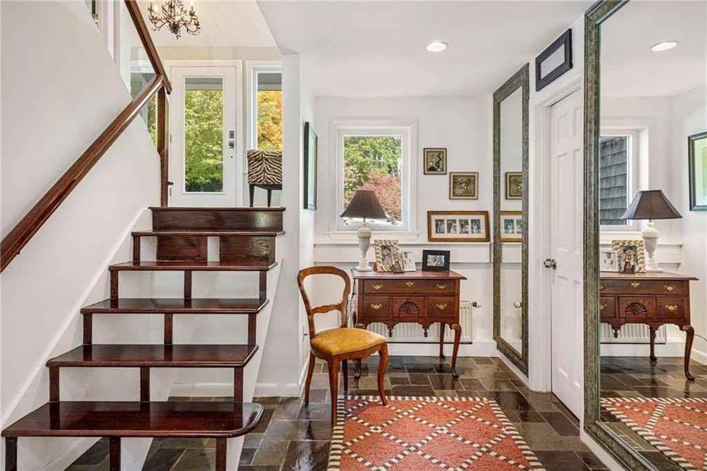 140 Connection St - Photo 4 of 37