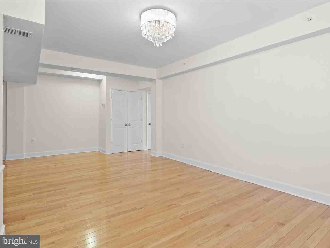 1858 California St Nw Apt 33 #33 - Photo 6 of 32