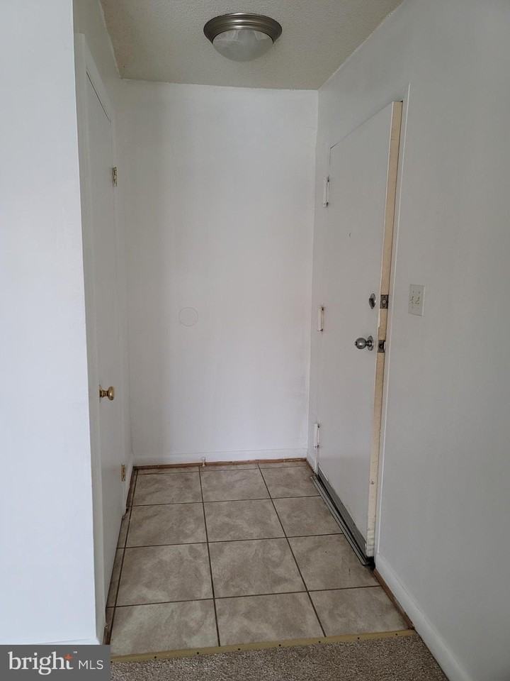 625 A CHESAPEAKE Street SE unit: 205 #205 - Photo 3 of 23