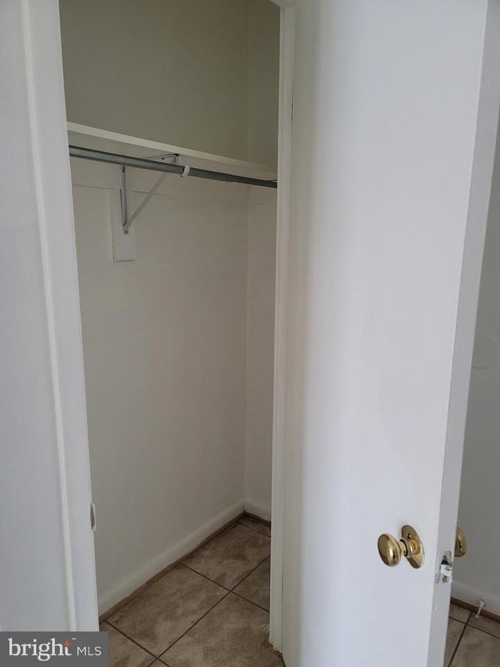 625 A CHESAPEAKE Street SE unit: 205 #205 - Photo 4 of 23