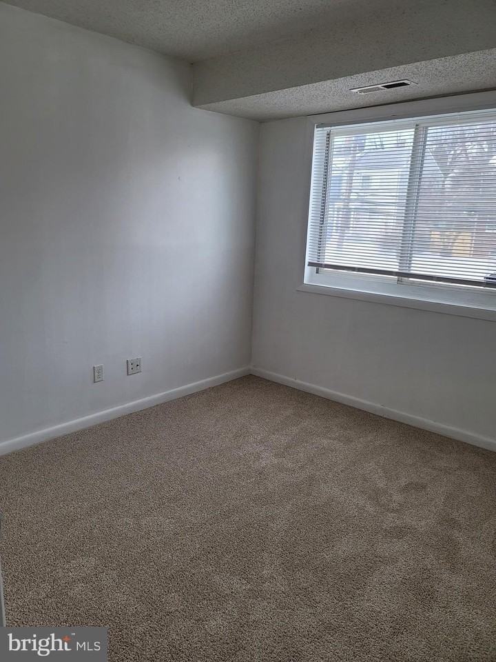 625 A CHESAPEAKE Street SE unit: 205 #205 - Photo 7 of 23