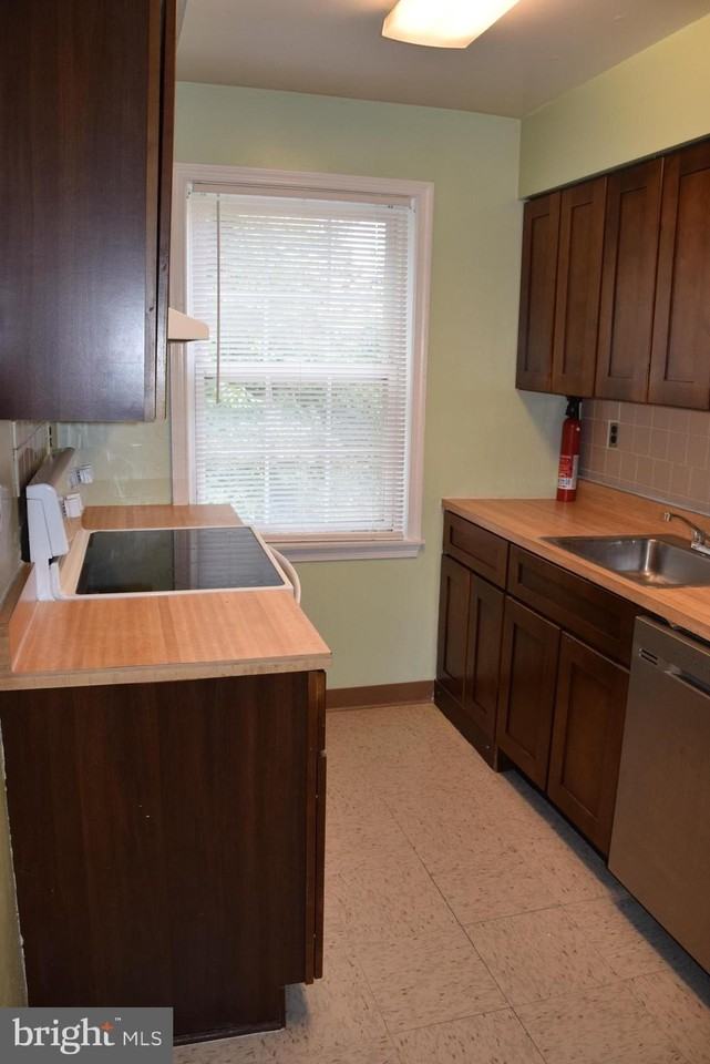 2057 38th St Se #301 - Photo 7 of 40