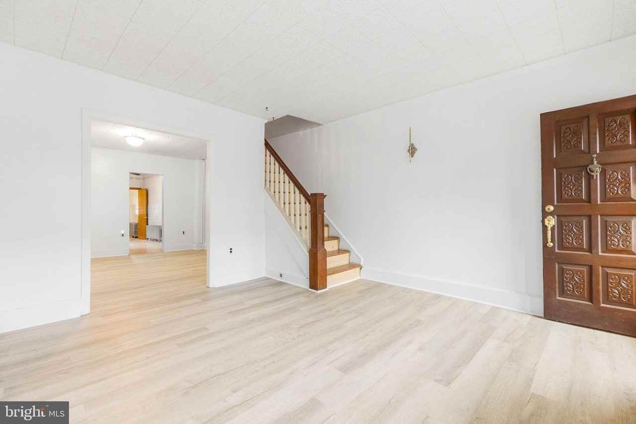 618 N Scott St - Photo 2 of 14