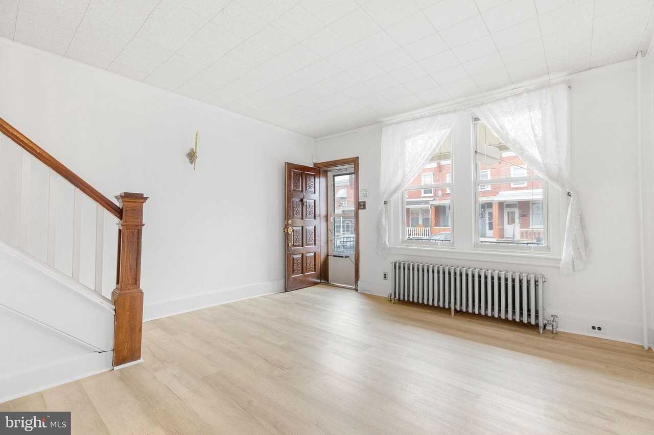 618 N Scott St - Photo 3 of 14